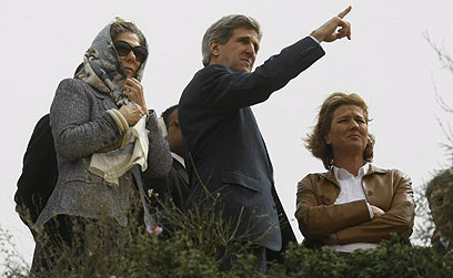 עם ציפי לבני בביקור בשדרות (צילום: AFP)