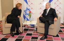Netanyahu and Livni meet in Tel Aviv (Photo: Yaron Brener)