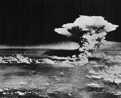 התמונות הידועות של פטריית העשן צולמו על ידי חיל האוויר האמריקני. הירושימה (צילום: AP)