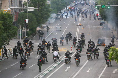 מהומות באיראן לאחר הבחירות הקודמות (צילום: פרמרז השמי)
