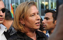 Tzipi Livni at Tel Aviv rally (Photo: Yaron Brener)