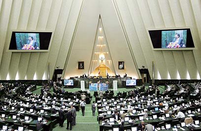 הפרלמנט האיראני (ארכיון). יקשה על אחמדינג'אד (צילום: AFP)