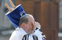 Chief Rabbi of Romania Menachem Hacohen during ceremony (Photo: AP)