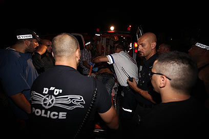 Police lift the terrorist to the ambulance (Photo: Moti Kimchi)