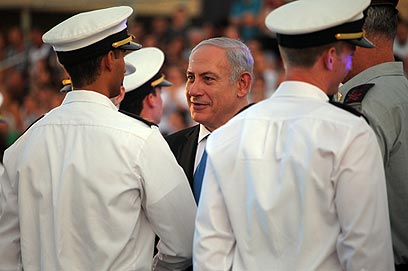 נתניהו בטקס הסיום בבסיס חיל הים (צילום: אבישג שאר-ישוב)