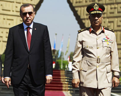 Erdogan arrives in Cairo (Photo: Reuters)