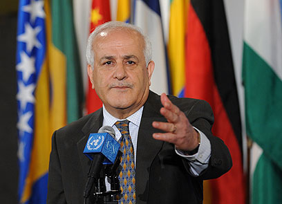 המשקיף הפלסטיני, ליד אולם הדיונים של מועצת הביטחון (צילום: AFP)