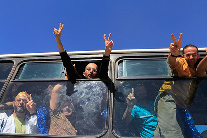 אסירים פלסטינים בעת שחרורם בעסקת שליט ב-2011 (צילום: רויטרס)