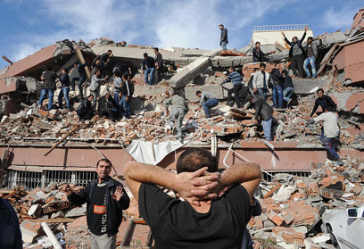 ההרס בלתי ניתן לעיכול. טורקיה, בצהריים (צילום: AP)