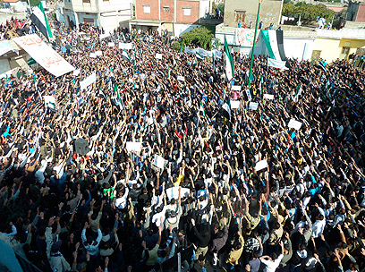 הפגנה נגד אסד. לא תהיה התערבות צבאית של המערב (צילום: רויטרס)
