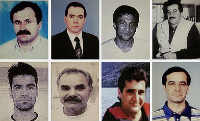 שמונה טורקים ויווני. קורבנות תא הטרור (צילום: AFP, HO POLICE)