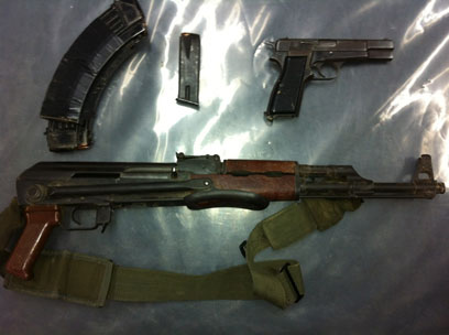 הנשק שנלקח שלל ממבריחי הסמים החמושים (צילום: דובר צה"ל)