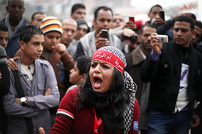 מפגינים בכיכר תחריר. "אופוריה מיידית" (צילום: AP)