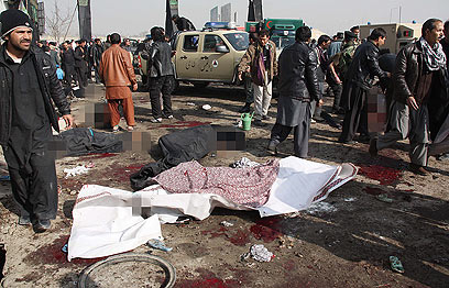 ובקאבול, אפגניסטן, האבל היום היה כפול בגלל הפיגוע (צילום: EPA)