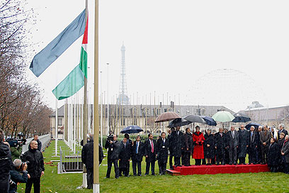 דגל פלסטין במטה אונסק"ו בפריז. "המשמעות גם שותפות בערכים" (צילום: רויטרס)