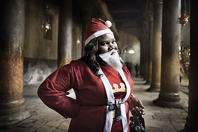 Nigerian pilgrim at Bethlehem Church (Photo: AFP)  (צילום: AFP)