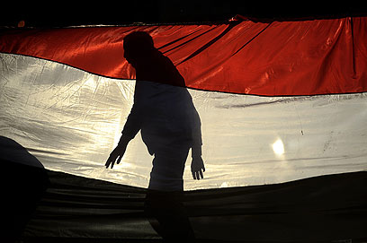 איזו מצרים תצא מבין הצללים? בכיכר א-תחריר בקהיר (צילום: AFP)