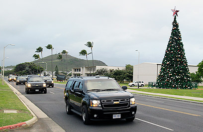 לאחר עיכוב, מגיע הנשיא אובמה לחופשתו המסורתית בהוואי (צילום: AP)