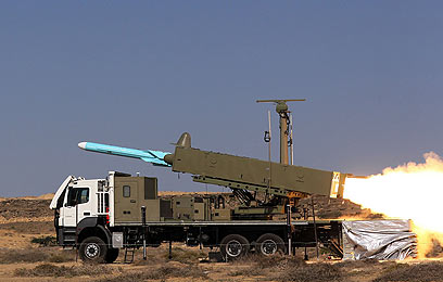ניסוי איראני בטילים. באיזה גובה יפעלו המטוסים? (צילום: MCT)