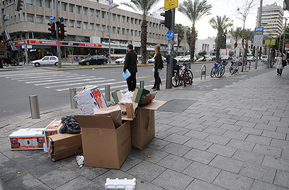אין פינוי אשפה ברחובות תל-אביב, אבל אין גם דו"חות (צילום: ירון ברנר)