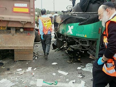 זירת התאונה (צילום: מני עזריאל, "חדשות 24")