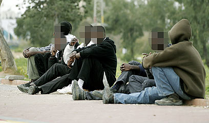 מבקשי מקלט באשדוד. רק פליט אחד אושר ב-2011 (צילום: אליעד לוי)