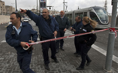 "הפגיעה גרמה לדימום משמעותי מהריאה". זירת הפיגוע, היום (צילום: AFP)