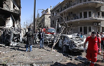 זירת אחד הפיצוצים בדמשק (צילום: EPA)