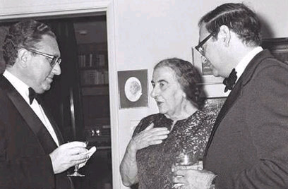 קיסינג'ר עם גולדה מאיר ושמחה דיניץ, 1973 (צילום: משה מילנר, לע"מ)
