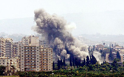 תקיפת צה"ל בצור, במלחמת לבנון השנייה (צילום: רויטרס)