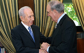 President Shimon Peres with US special envoy George Mitchell (Photo: Yossi Zamir, Flash 90)