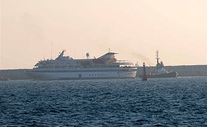 המרמרה נררת לנמל אשדוד ב-2010 (צילום: אבי רוקח)