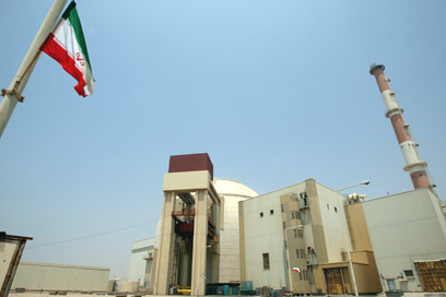 הכור בבושהר. "האיראנים יהיו אחראים לכל הפעילות בכור" (צילום: AFP)
