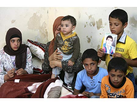 Qawezba's family - AFP photo published on YNet