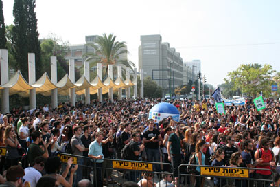 הפגנה נגד "חוק האברכים" בתל אביב (צילום: שקד זיכליוסקי)