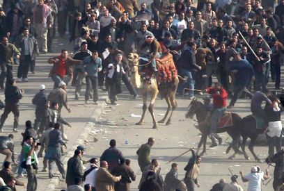 הרשויות סירבו לחקור למרות העדויות הרבות. אלימות בכיכר תחריר בקהיר (צילום: AP)