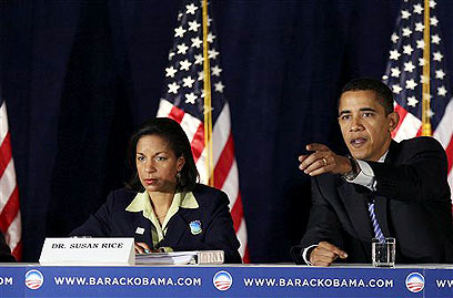 רייס לצד אובמה ב-2008 (צילום: AP)