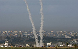 Rocket launched from Gaza (Archive photo: Reuters)