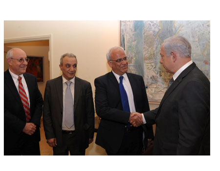 Israeli PM Netanyahu receives 2 Palestinians [center] on 17 April 2012