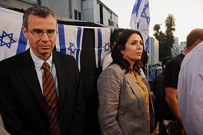 ח"כ רגב וח"כ לוין בהפגנה בדרום תל אביב (צילום: ירון  ברנר)