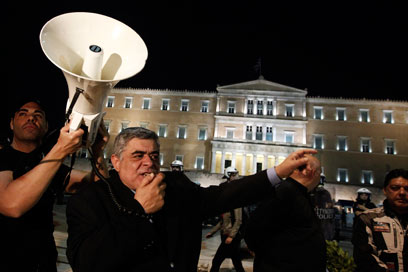 מכחיש שואה, ניאו נאצי מוצהר - וחבר בפרלמנט היווני. מנהיג "השחר הזהוב", ניקוס מיכלוליאקוס (צילום: EPA)
