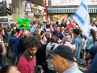 ההפגנה בדרום תל-אביב, הערב  (צילום: מוטי קמחי)