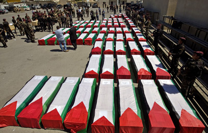 הארונות נעטפו בדגלי פלסטין. כל הבכירים הגיעו לטקס (צילום: AFP)