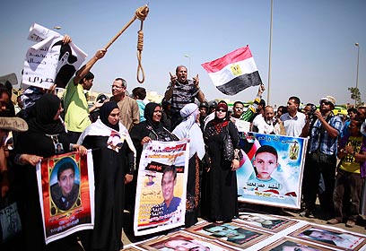 מפגינים נגד מובארק בקהיר (צילום: רויטרס)