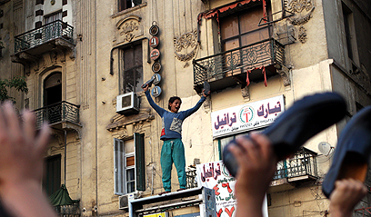 הפגנה מול בית המשפט העליון במצרים (צילום: רויטרס)