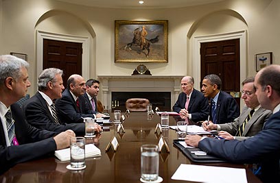מופז (שלישי משמאל) מול אובמה. להחריף את הסנקציות (צילום: Pete Souza)