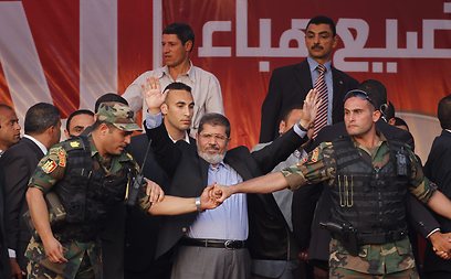 מוחמד מורסי בנאום אתמול בכיכר תחריר (צילום: AFP)