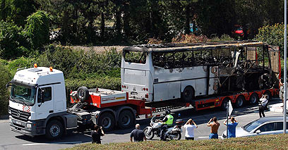 שרידי האוטובוס בבולגריה (צילום: רויטרס)