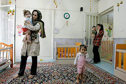 גן ילדים בטהרן (צילום: AP)