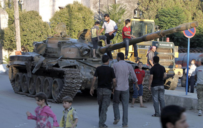 טנקים סורי שננטש בעיר חלב (צילום: AFP)